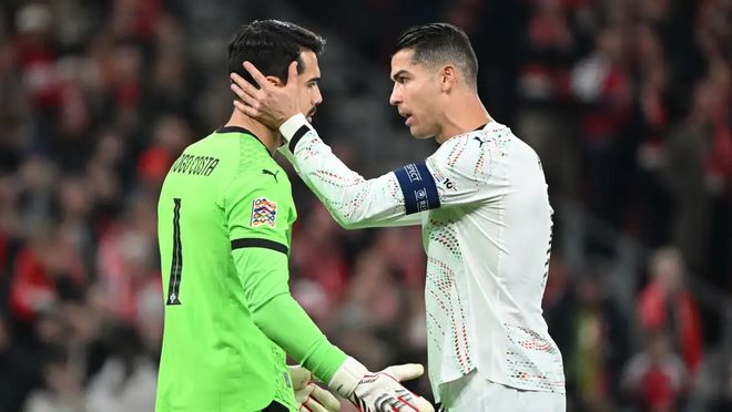 科斯塔神勇扑救,保住球队进球的简单介绍 科斯塔神勇扑救,保住球队进球的简单介绍