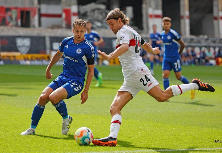 沙尔克客场遭遇逆转，防守漏洞明显的简单介绍