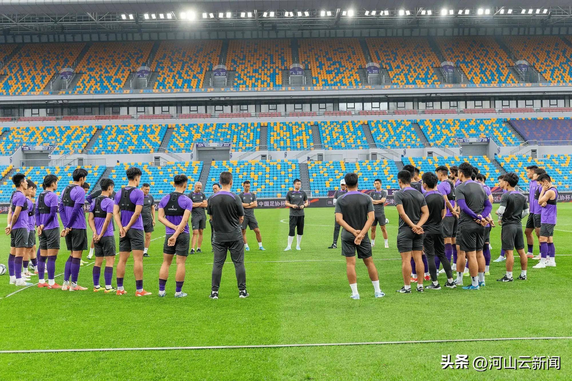 球队备战关键战役，全员集结备战