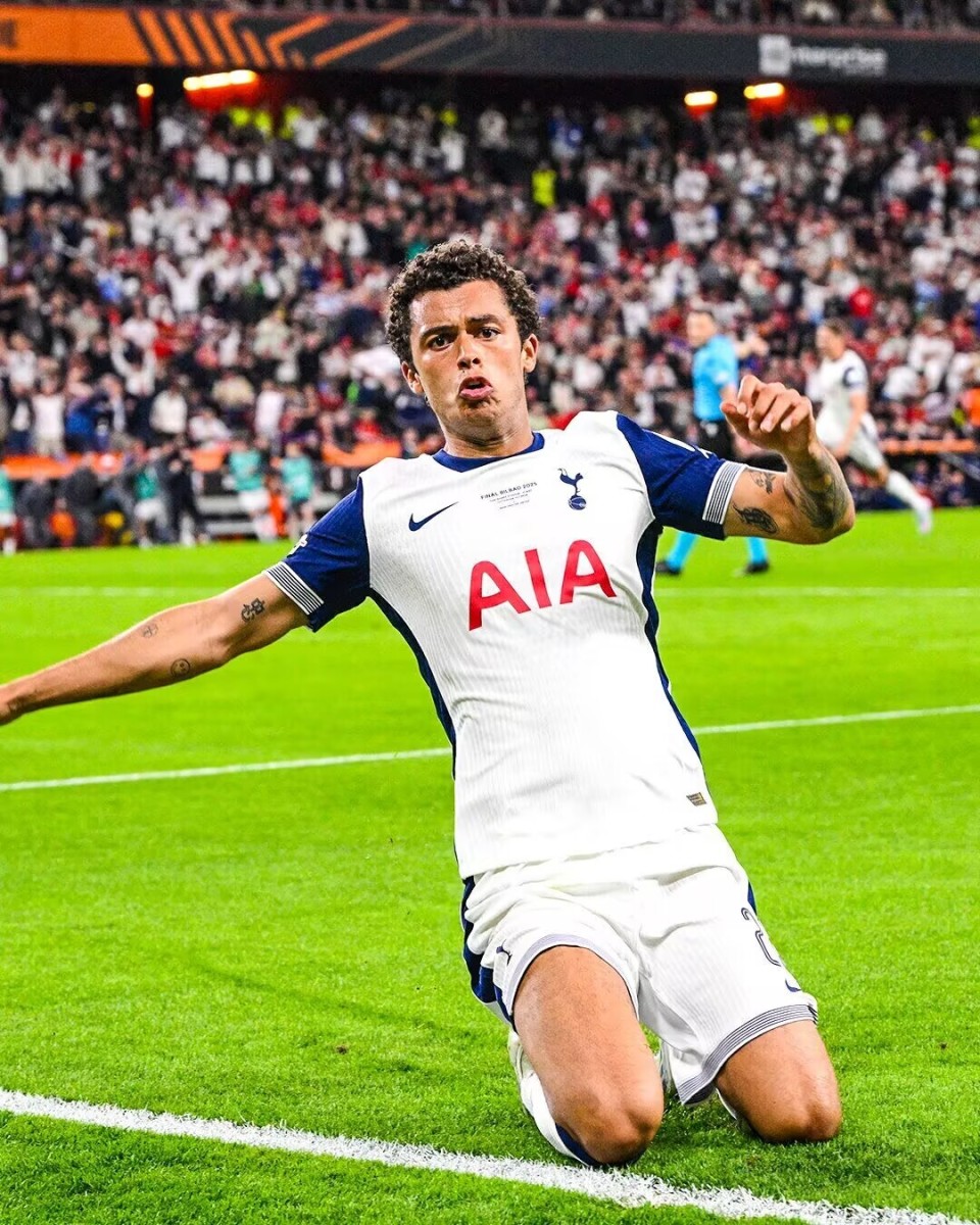 热刺击败富勒姆，登顶积分榜的简单介绍