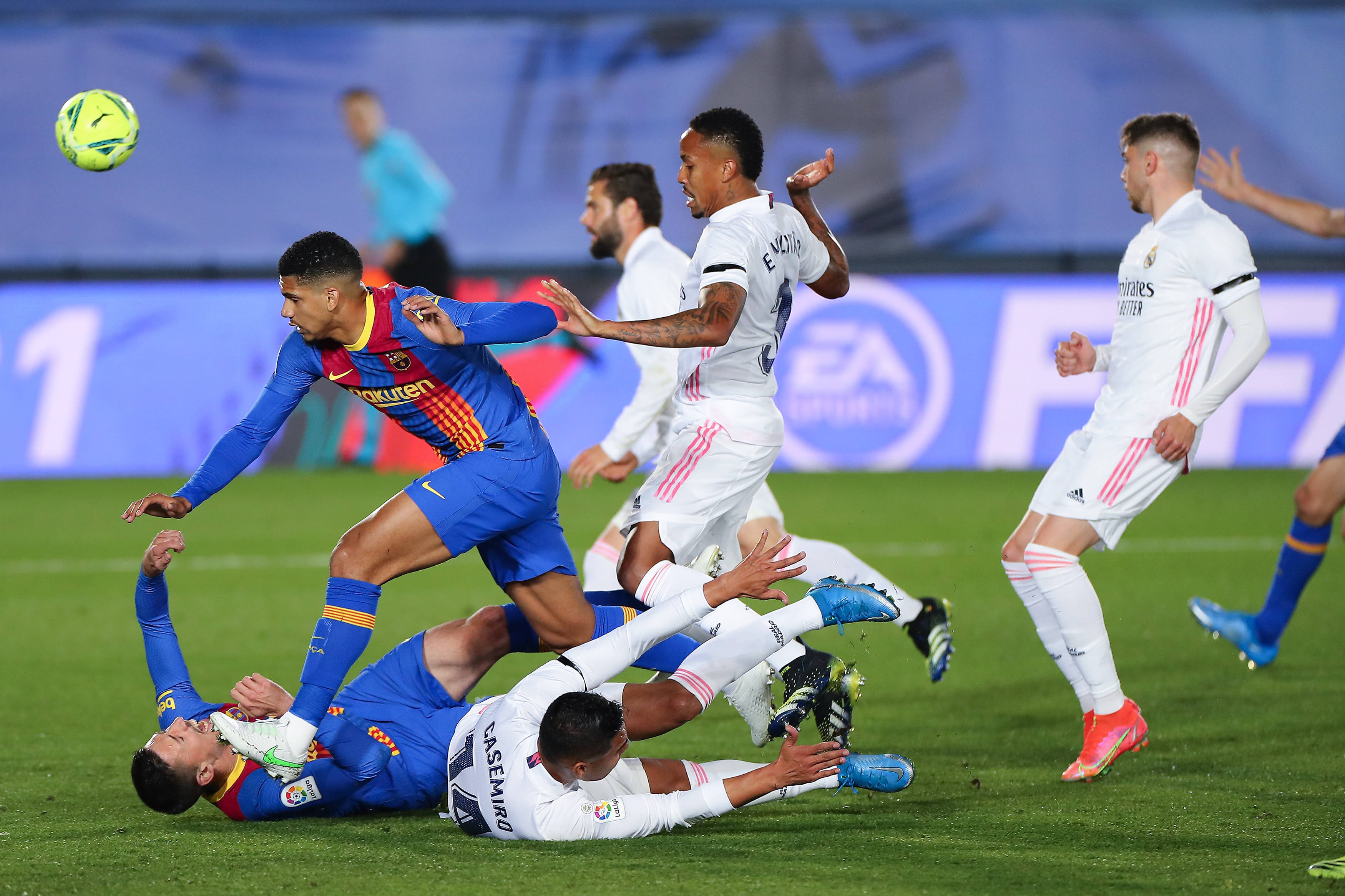 超级联赛激情开启，各路豪强争夺榜首位置的简单介绍