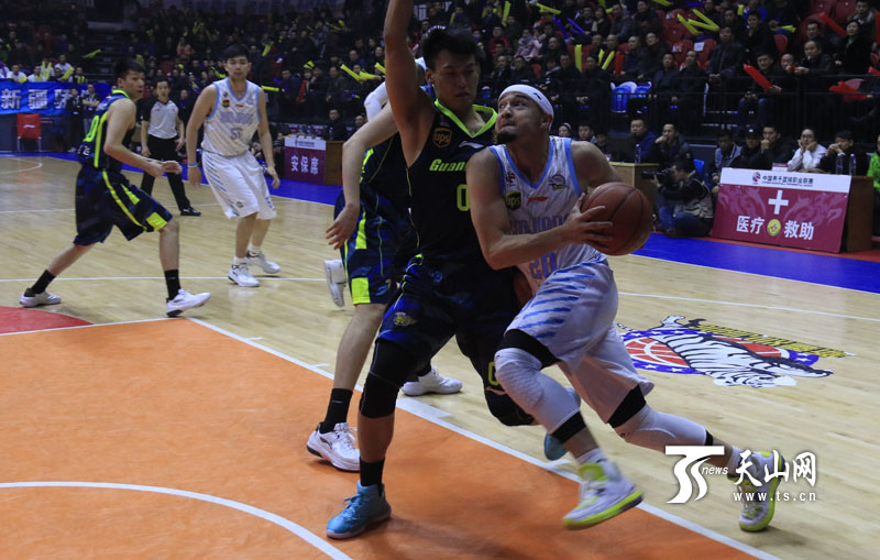 河南男篮取得胜利，积累更多积分的简单介绍