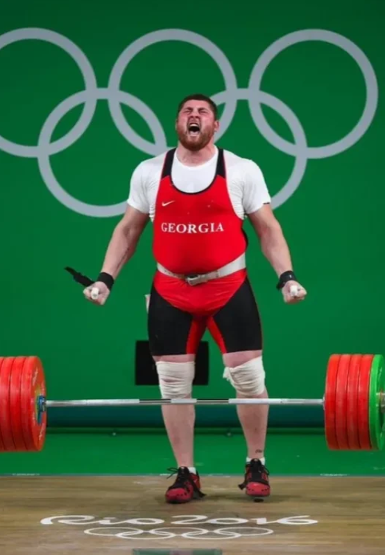 俄罗斯选手在举重比赛中获得金牌 俄罗斯选手在举重比赛中获得金牌