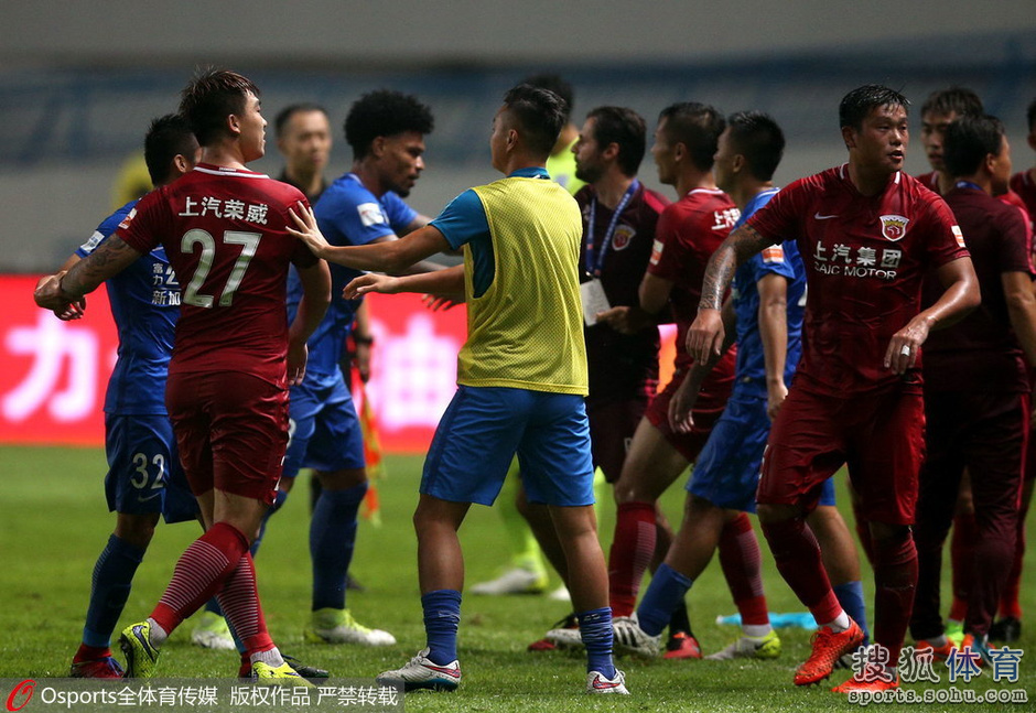 包含南部赛区激战：广州富力取得胜利的词条