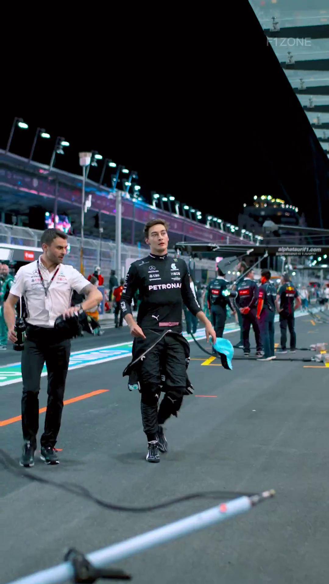 包含雷诺车队翻盘红牛二队，拉塞尔关键制胜的词条