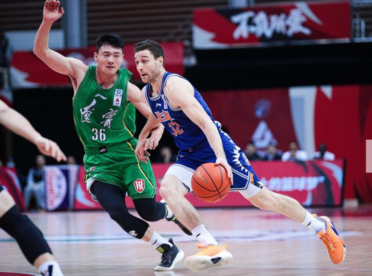 关于公牛绝杀青岛队，张镇麟关键制胜的信息